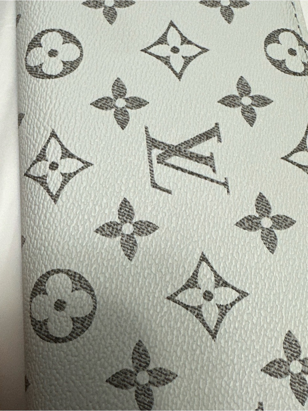 White and Gray Zip Wallet full size - Picture 13 of 13